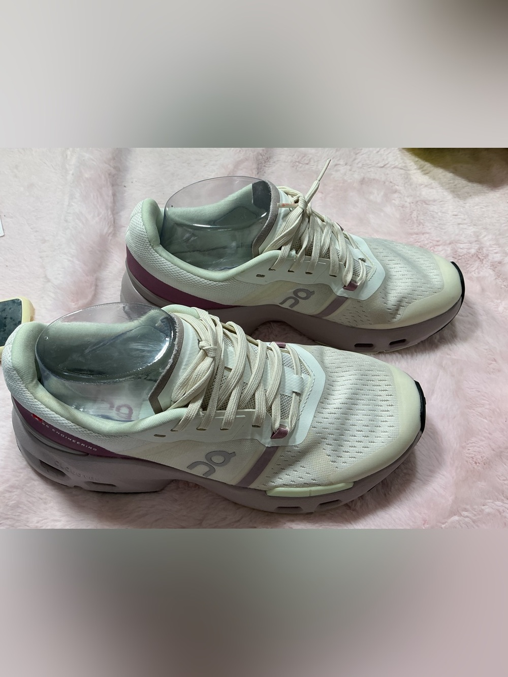 On Running Cloudpulse Women's Running Shoe — White with Lavender Accent 157 - Picture 3 of 7